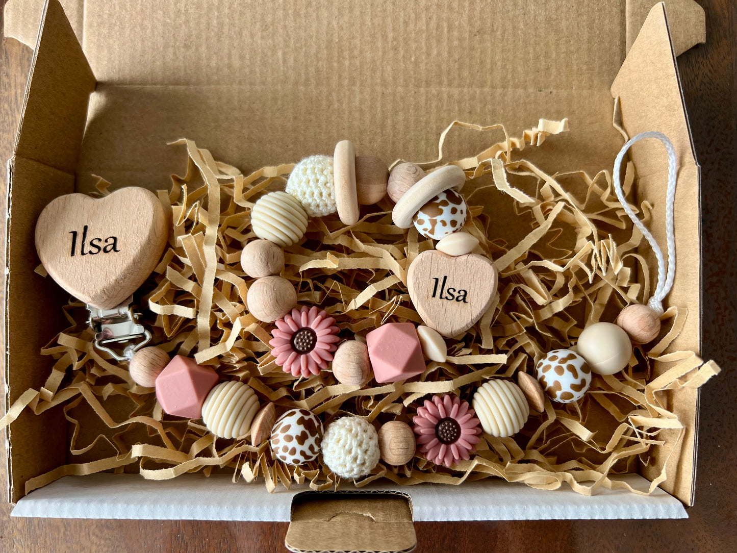 Personalisiertes Geschenkset – Schnullerkette & Greifling mit Namen | Blume & Leo Design | Handgemacht