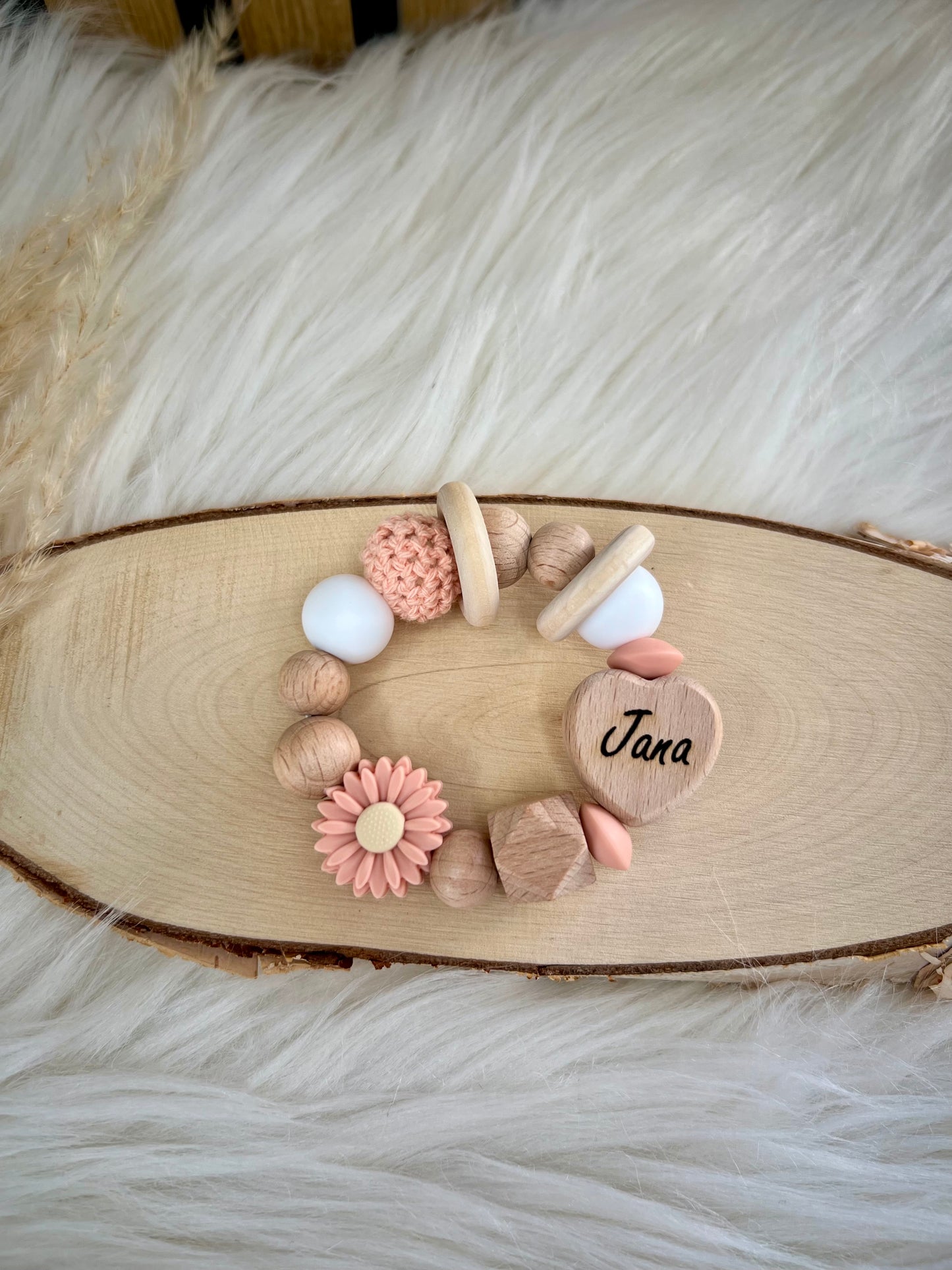 Greifling Apricot – mit Wunschgravur oder ohne – handgefertigt aus Holz & Silikon