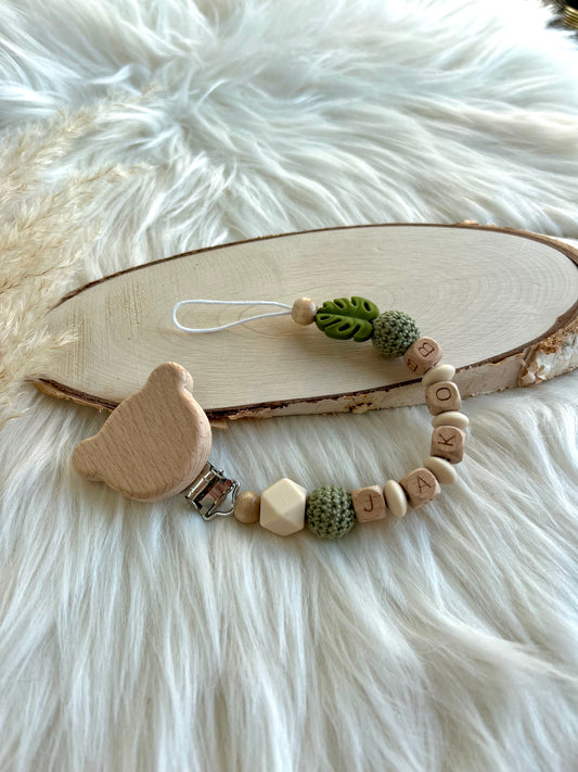 Personalisierte Schnullerkette „Jakob“ in Natur & Grün-Beige