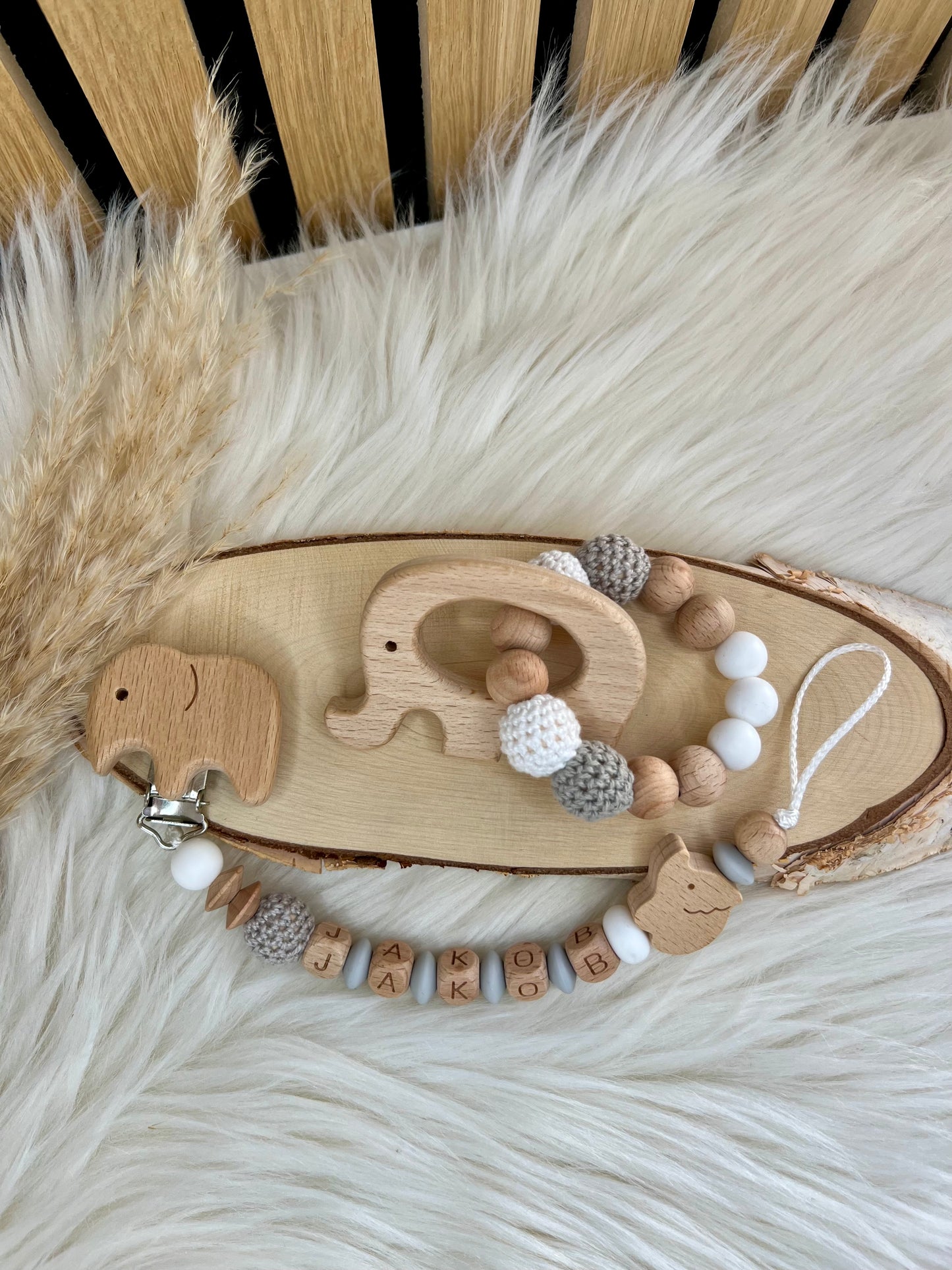 Personalisiertes Geschenkset aus Schnullerkette & Greifling – Elefantendesign