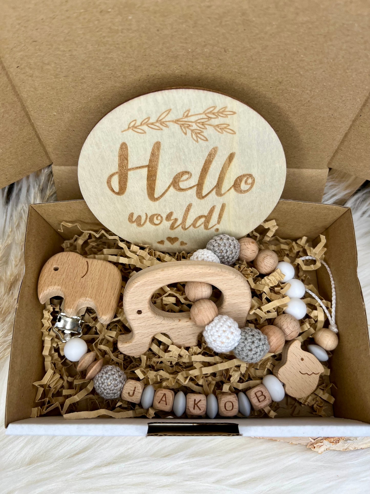 Personalisiertes Geschenkset – Schnullerkette mit Namen, Greifling & Hello World Schild