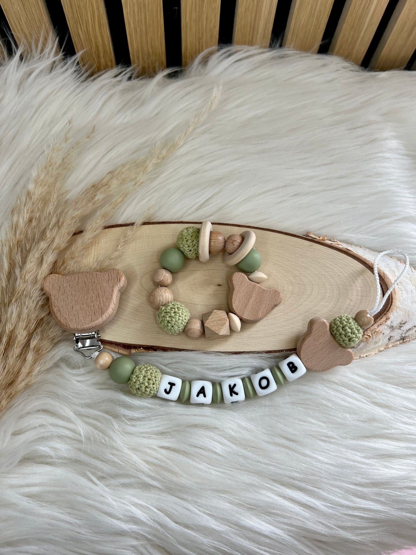 Personalisiertes Geschenkset – Schnullerkette & Greifling im Bärdesign | Handgemacht mit deinem Wunschnamen