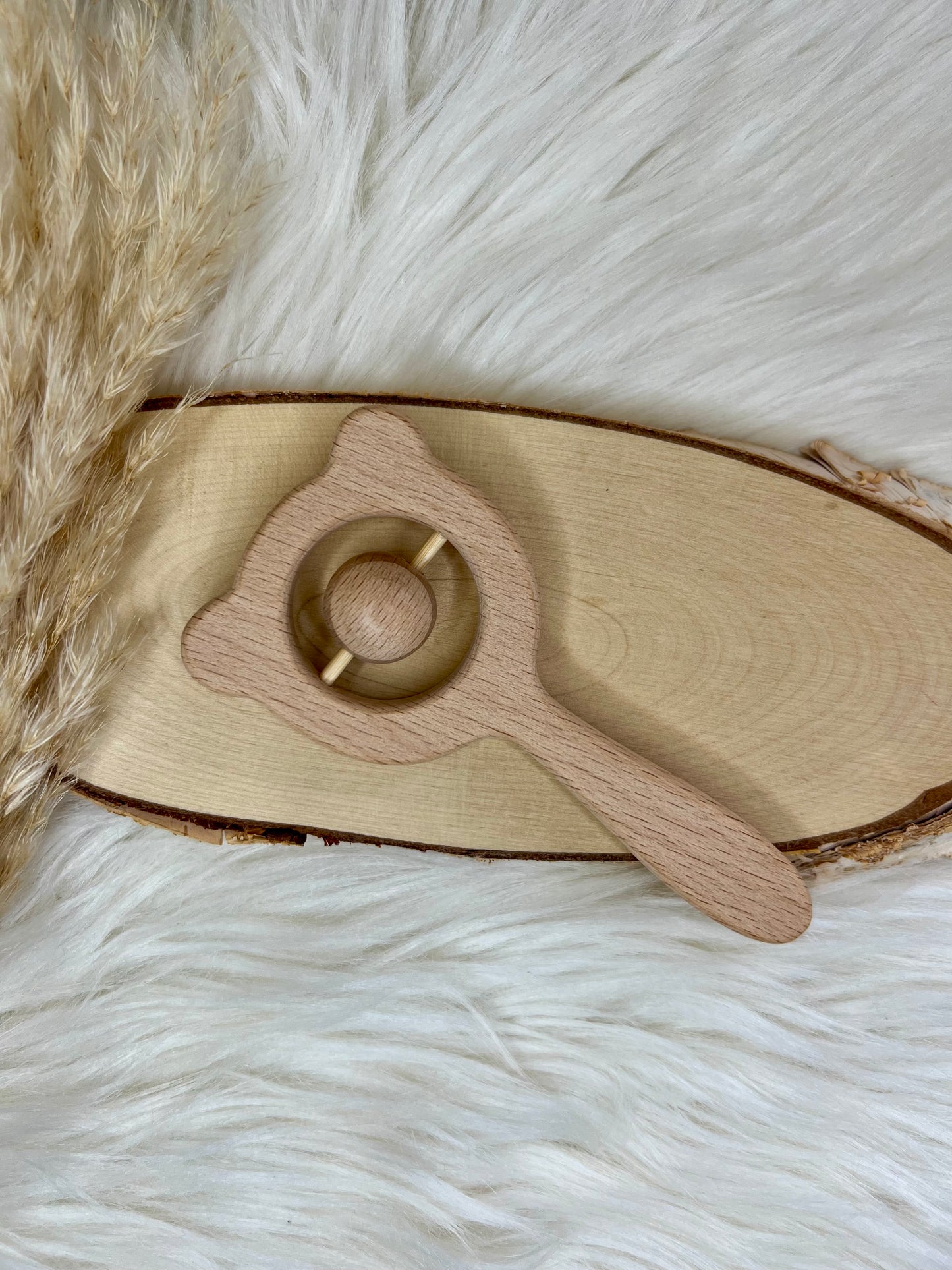 Personalisierte Holzrassel mit Namen