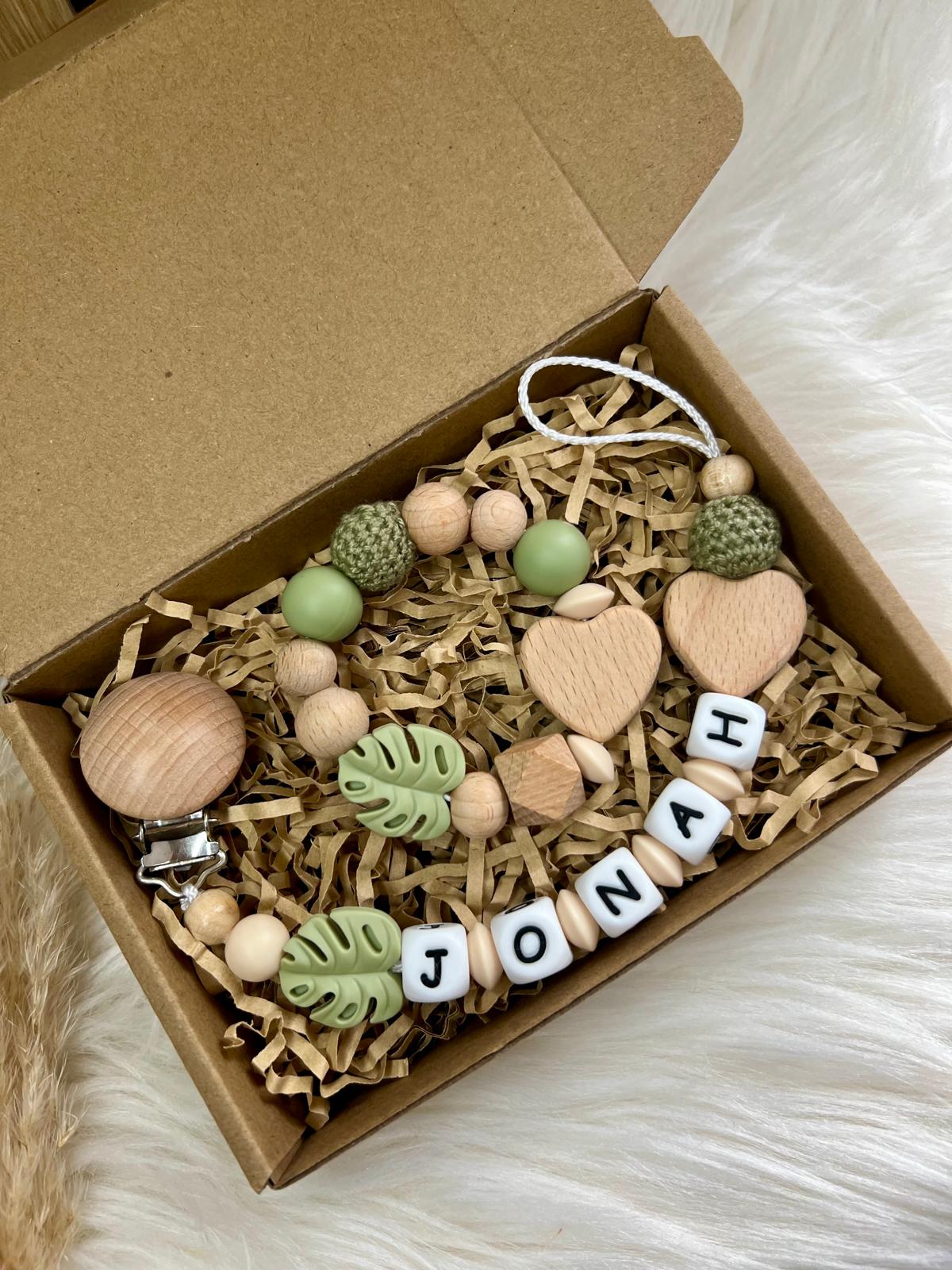 Personalisierte Schnullerkette & Greifling – Natur/Grün – Mit Namen | Handmade Babygeschenk