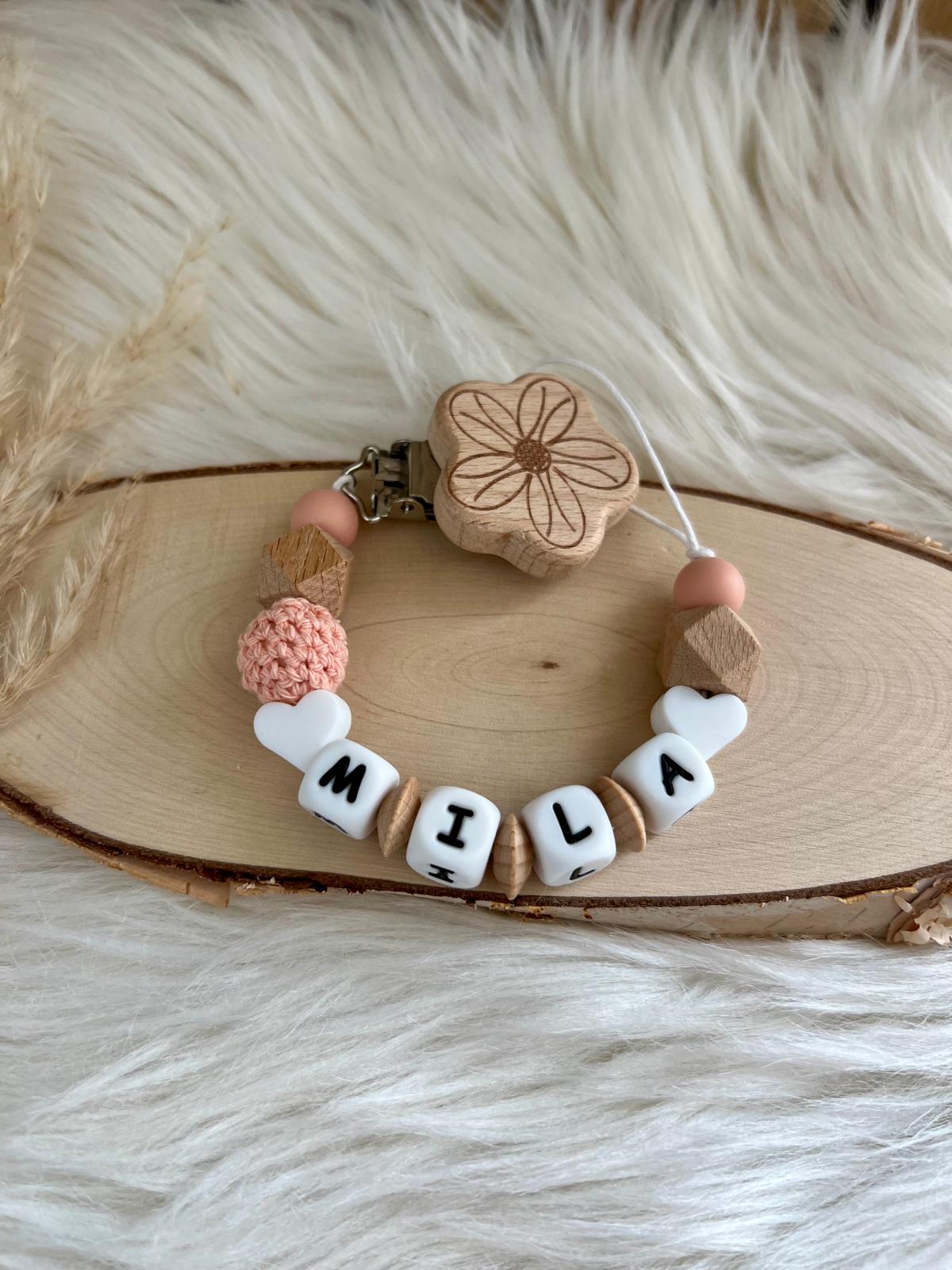 Schnullerkette Mila | Personalisierbar mit Herzen