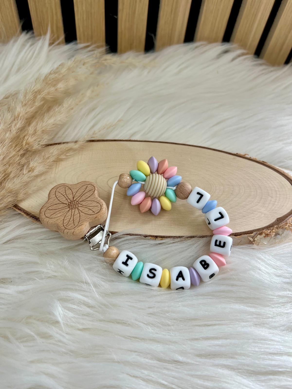 Personalisierte Schnullerkette – Pastell Blume & Holzclip